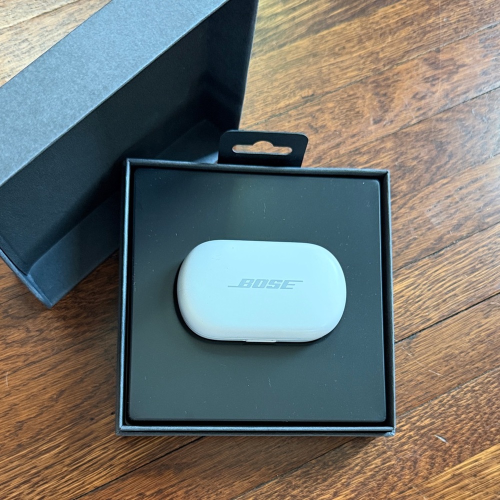Bose QuietComfort White Earbuds with Charging Case